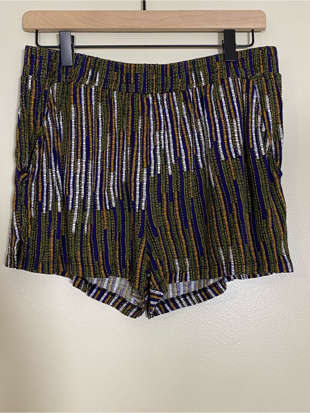 H&M Aztec Tribal Flowy Comfy Casual Shorts Green Purple Yellow White Medium‎